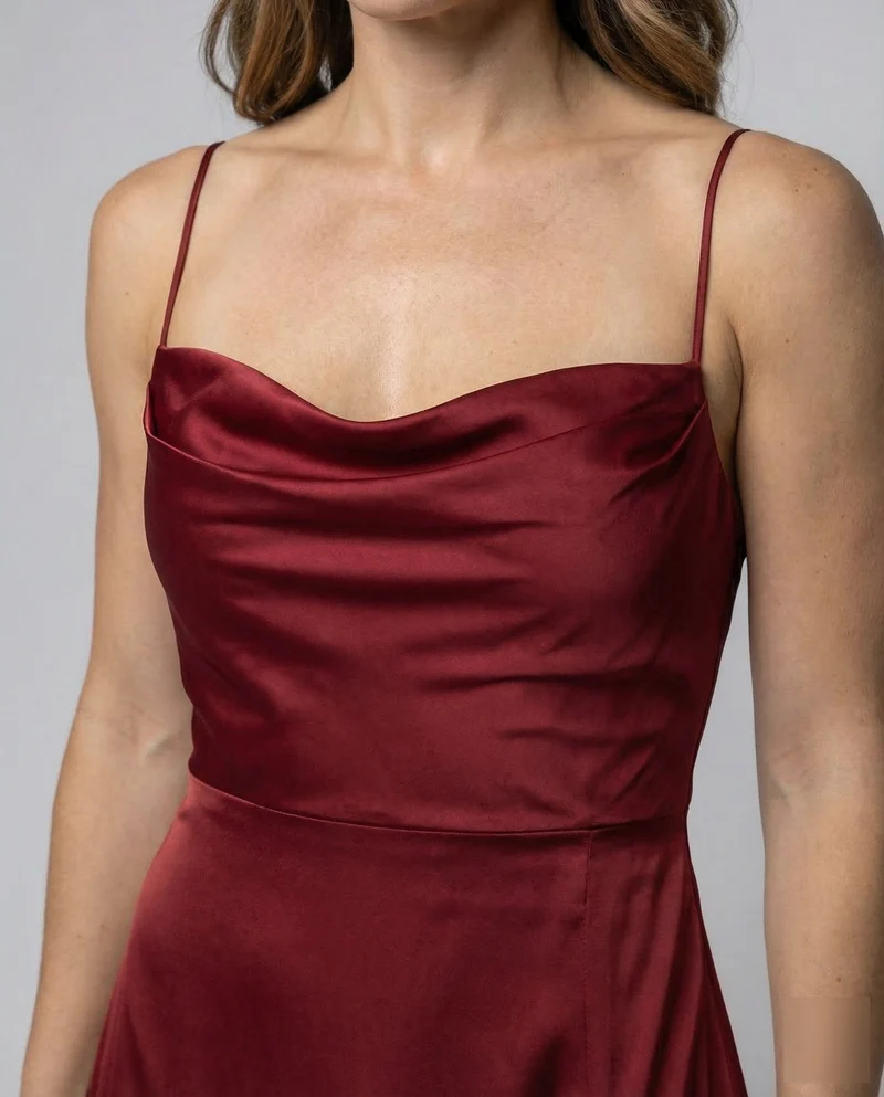 Elegantes Maxikleid für Damen mit fließendem Schnitt und Seitenschlitz für besondere Anlässe | Avellé