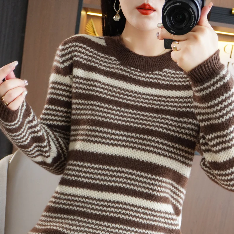 Damen Kuscheliger Streifenpullover aus Mohair‑Optik mit kastiger Passform und Rundhalsausschnitt Nord Taschen