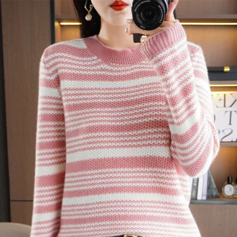 Damen Kuscheliger Streifenpullover aus Mohair‑Optik mit kastiger Passform und Rundhalsausschnitt Nord Taschen