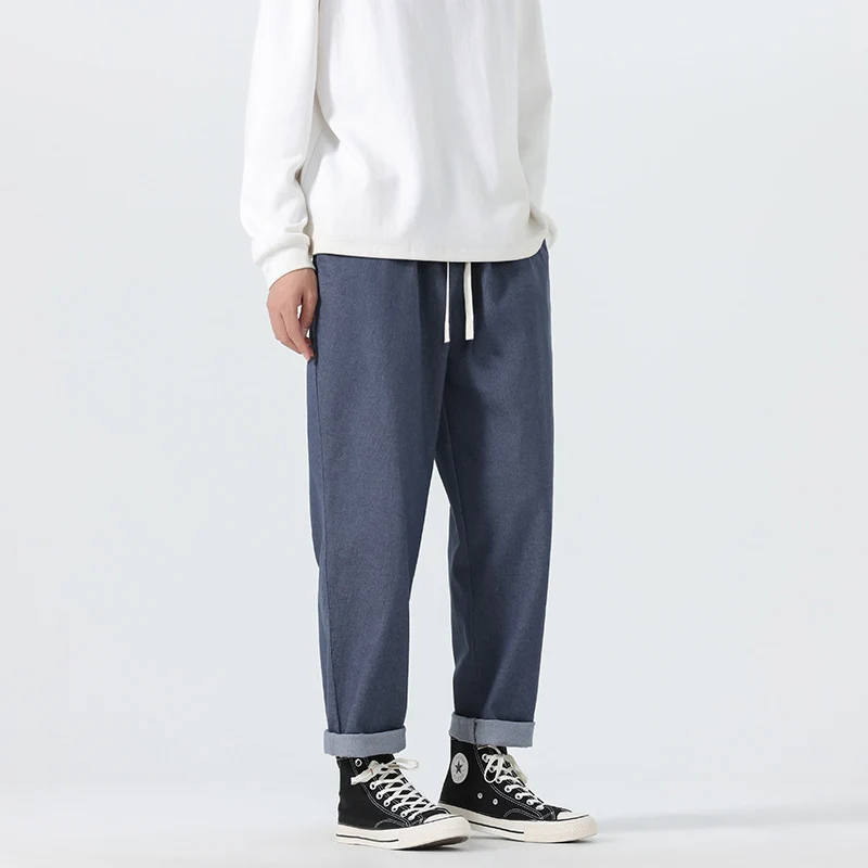 Herren Locker geschnittene Cropped-Denimhose mit Umschlag und Label-Patch Nord Taschen