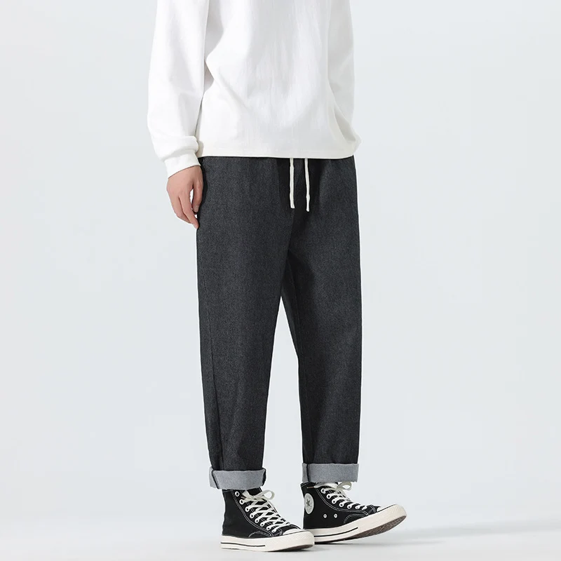 Herren Locker geschnittene Cropped-Denimhose mit Umschlag und Label-Patch Nord Taschen