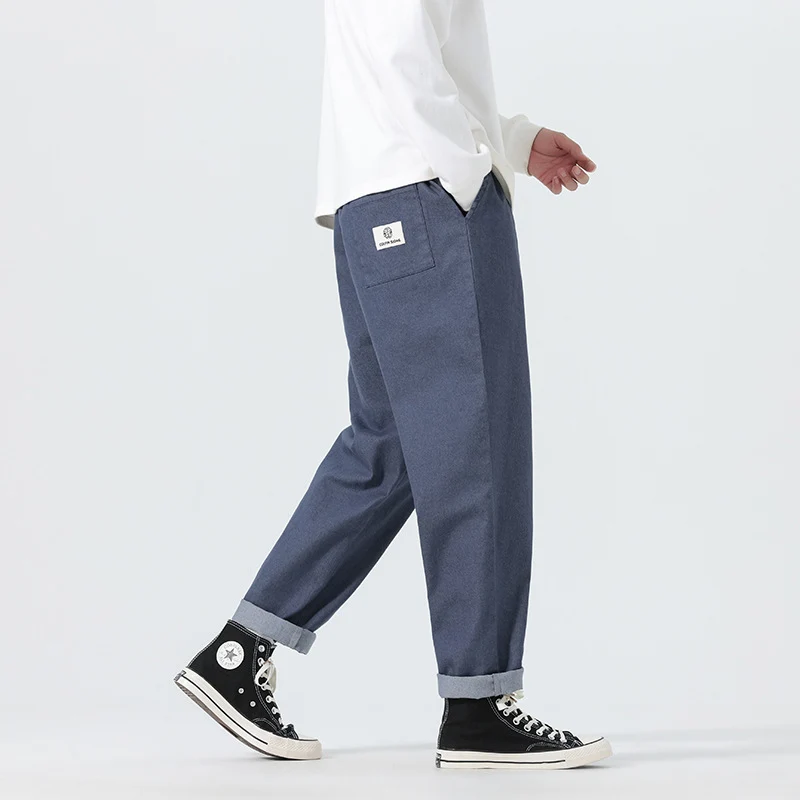 Herren Locker geschnittene Cropped-Denimhose mit Umschlag und Label-Patch Nord Taschen