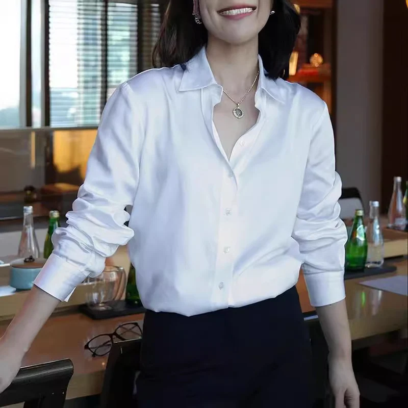 Damen Zeitlose taillierte Baumwollpopeline-Bluse mit Kentkragen und geschwungener Saum Nord Taschen