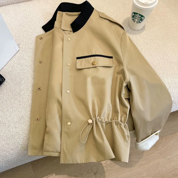 Damen Utility-Jacke mit Kordelzugtaillierung, Pattentaschen und goldenen Zierknöpfen Nord Taschen