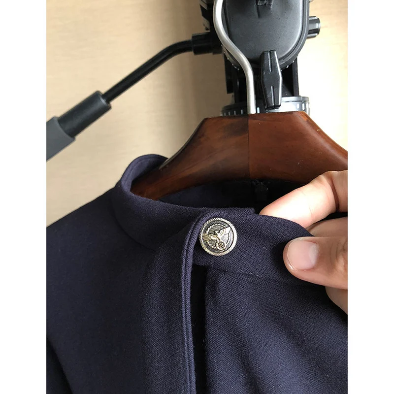 Damen Tailliertes Midikleid mit Stehkragen, verdeckter Knopfleiste und Bindegürtel Nord Taschen