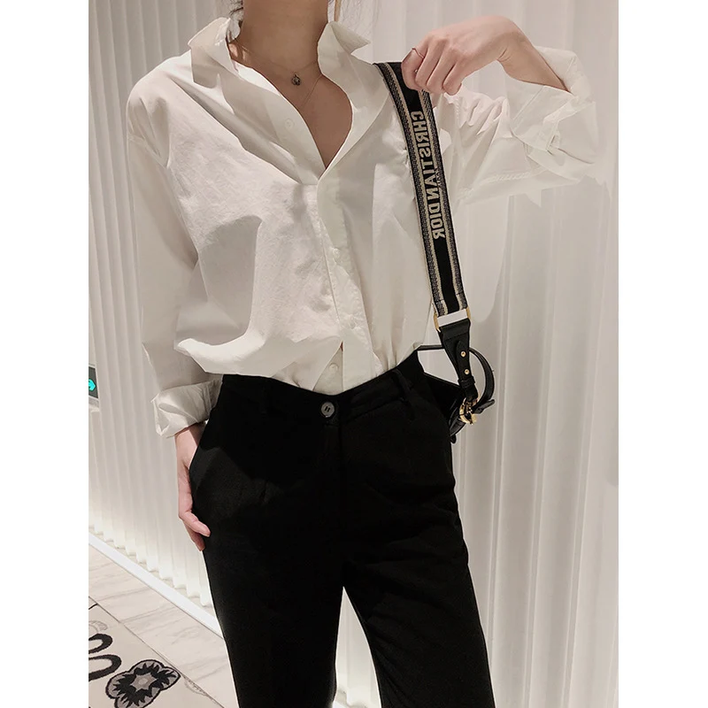 Damen Lässiges Oversize-Hemd mit Kentkragen und legerer Silhouette Nord Taschen