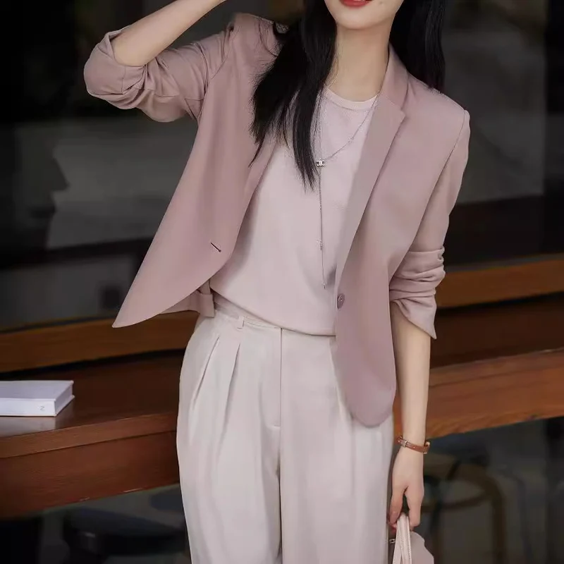 Damen Taillierter Ein-Knopf-Blazer aus leichtem Crepe mit geschwungener Saumlinie Nord Taschen