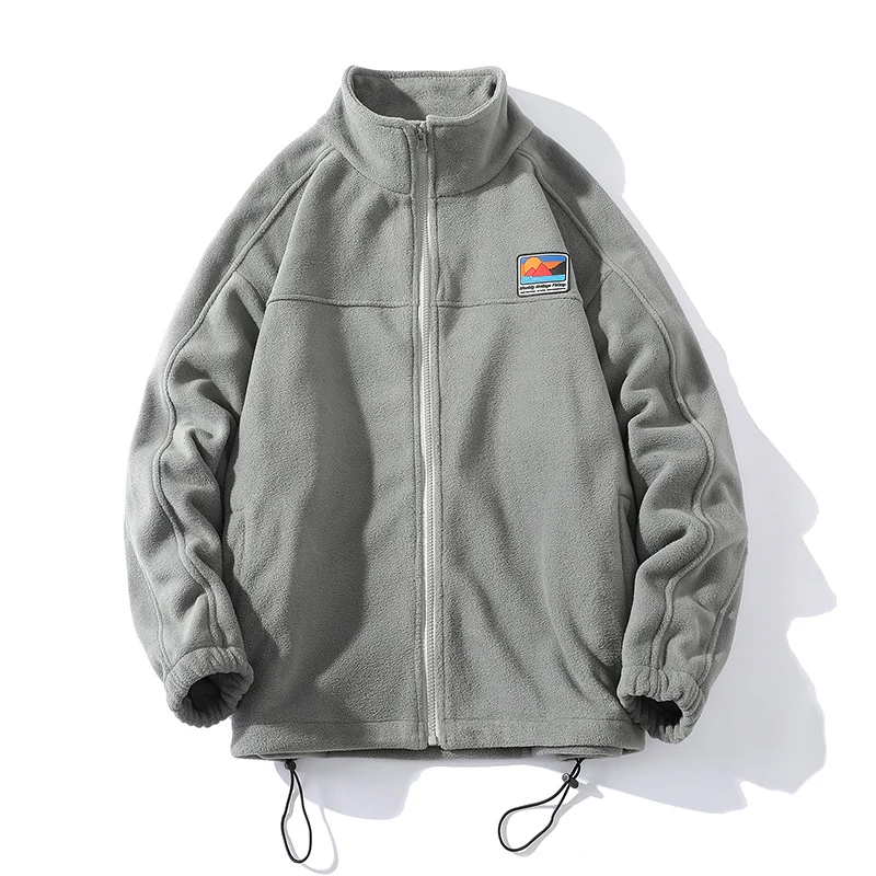 Herren Fleecejacke mit Stehkragen, durchgehendem Reißverschluss, elastischem Tunnelzug und Badge Patch Nord Taschen