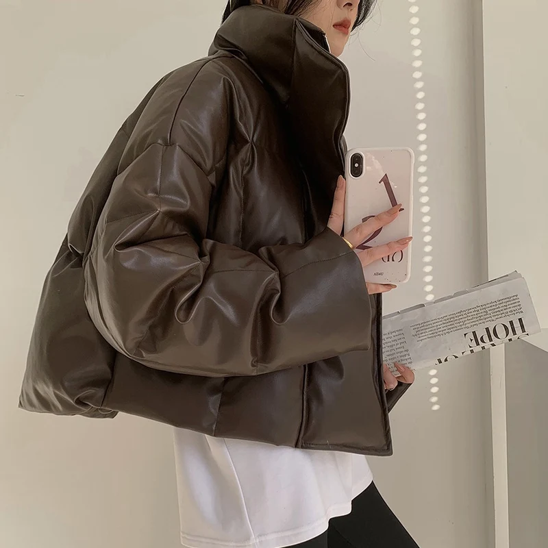 Damen Gepolsterte Kurze Kunstleder-Steppjacke mit Stehkragen Nord Taschen