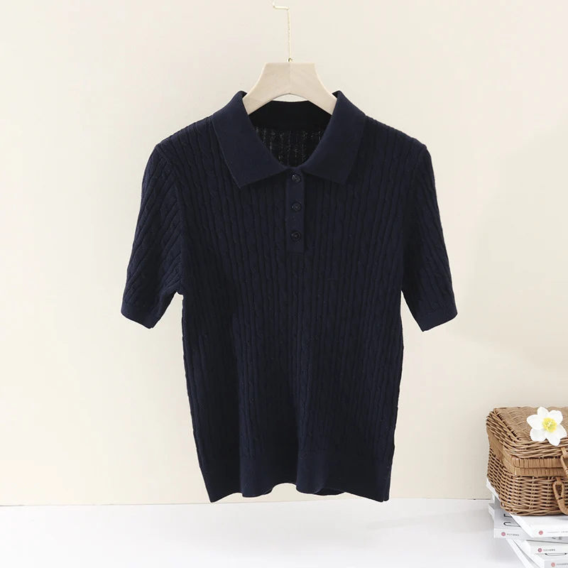 Damen Kurzärmeliges Strick-Poloshirt mit Zopfmuster und Knopfleiste Nord Taschen