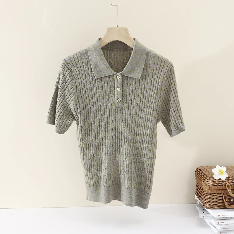 Damen Kurzärmeliges Strick-Poloshirt mit Zopfmuster und Knopfleiste Nord Taschen