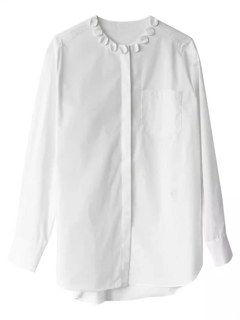 Damen Elegante Bluse im weiten Schnitt mit verdeckter Knopfleiste und Blumenapplikation am Rundhals Nord Taschen