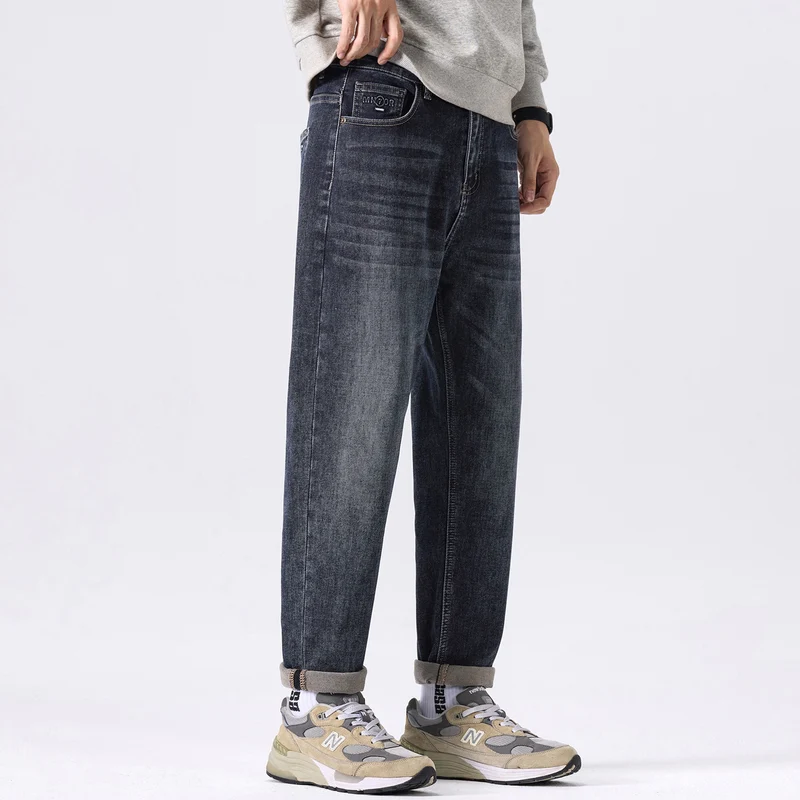Herren Relaxed-Straight Denim-Jeans mit dezenter Used‑Optik und gekrempeltem Saum Nord Taschen