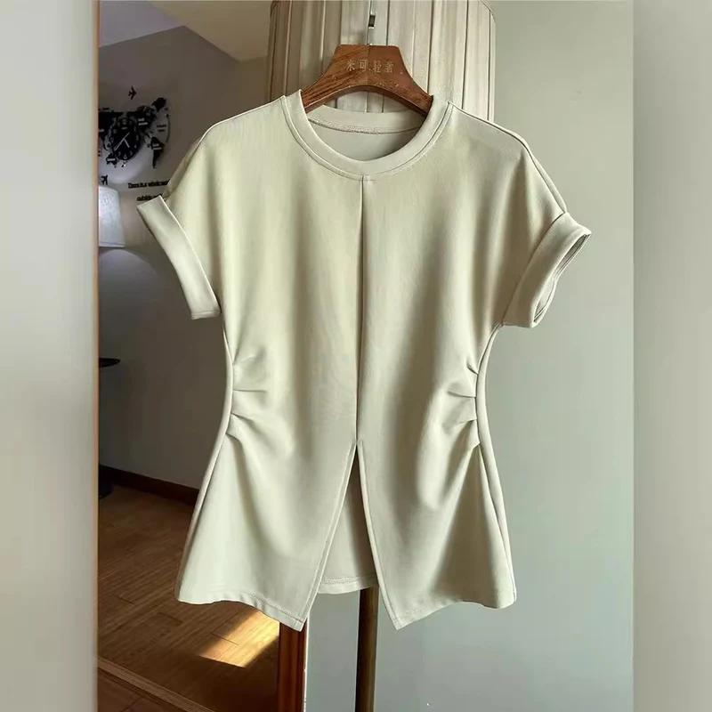 Damen Kurzärmeliges Strukturjersey-Shirt mit Taillenraffungen und Frontschlitz Nord Taschen