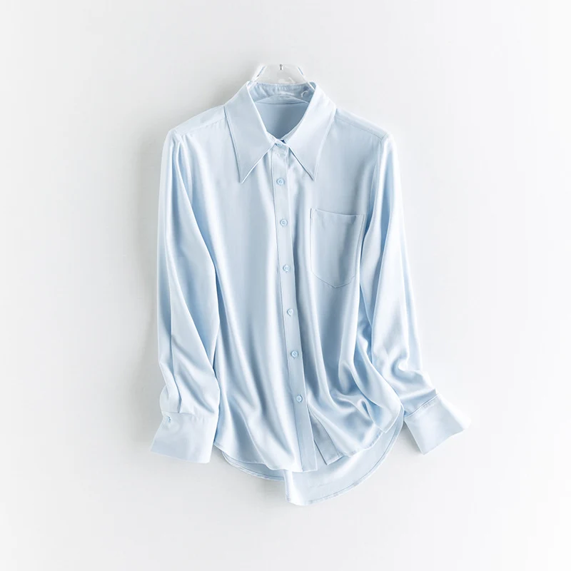 Damen seidenähnliche Oversize-Bluse mit spitzem Hemdkragen und Brusttasche Nord Taschen