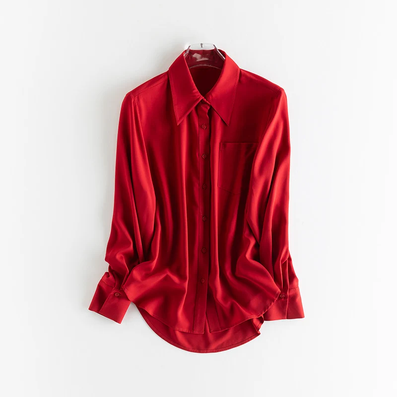 Damen seidenähnliche Oversize-Bluse mit spitzem Hemdkragen und Brusttasche Nord Taschen