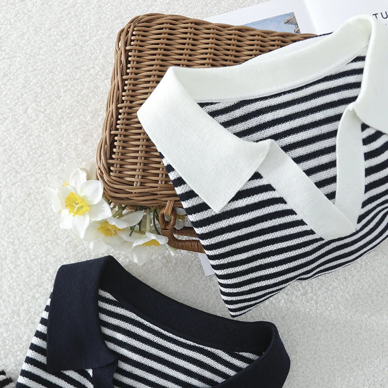 Damen Ringel-Polo-Feinstrickshirt mit offenem V-Schlitz und kontrastierendem Kragen Nord Taschen