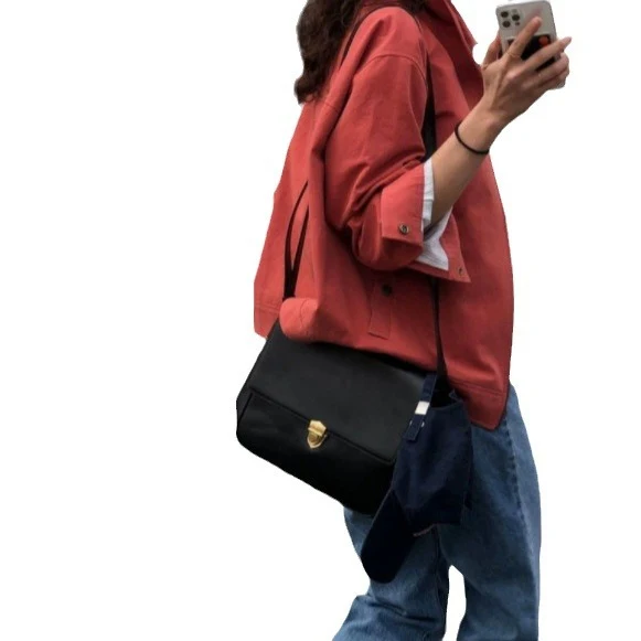 Damen Kurz geschnittene Oversize-Canvasjacke mit Kontrastfutter und Umschlagärmeln Nord Taschen
