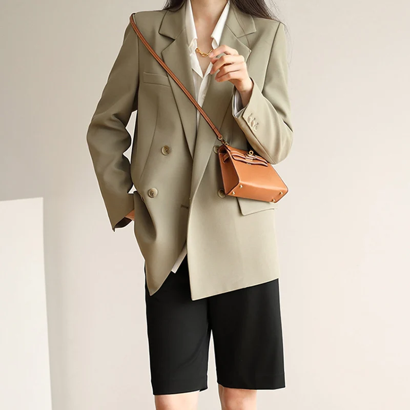 Damen Knielange taillierte Bermuda-Shorts mit cleaner Bügelfalte Nord Taschen