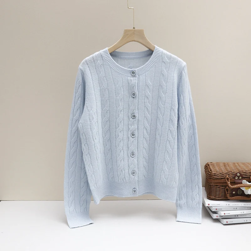 Damen Kurz geschnittener Zopfmuster-Cardigan aus leichter Baumwollmischung mit feinem Rippbündchen Nord Taschen