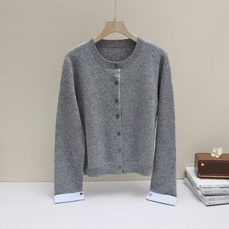 Damen Kurz geschnittener Feinstrick-Cardigan mit kontrastierenden Hemdblusenmanschetten Nord Taschen
