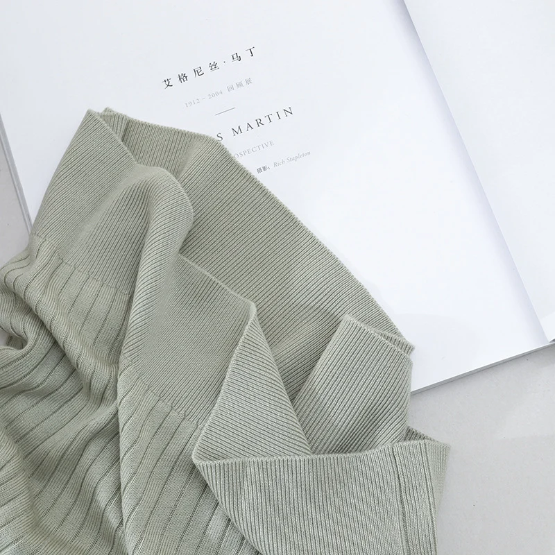Damen Geripptes Kurzarm-Strickshirt mit Rundhalsausschnitt und Schlüsselloch-Detail Nord Taschen