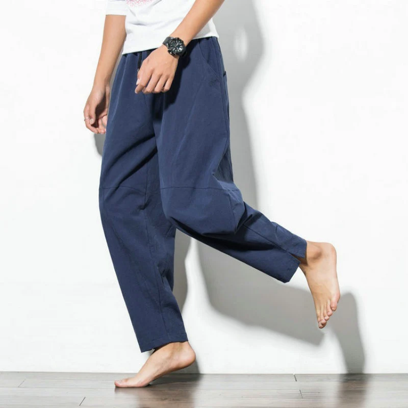Herren Extraweite Drapierte Harem-Loungehose mit tiefem Schritt, Tunnelzug und Knieabnähern Nord Taschen