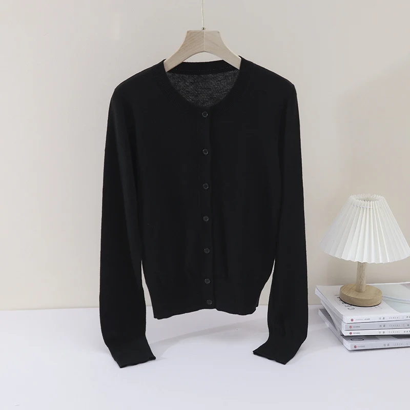 Damen Leichter Feinstrick-Cardigan mit Rundhalsausschnitt, taillierter Passform & verlängerten Bündchen Nord Taschen