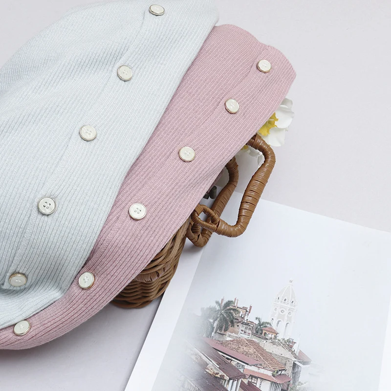 Damen Leichter Feinstrick-Cardigan mit offenem Hemdkragen und schimmernder Knopfleiste Nord Taschen