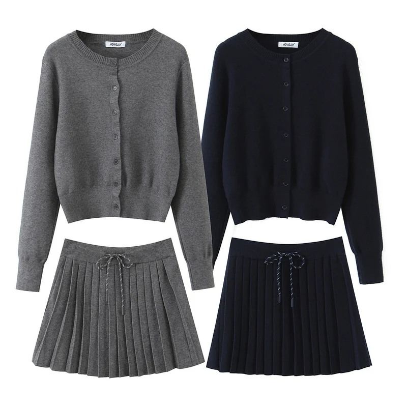 Damen Zweiteiliges Feinstrick-Set mit Knopfcardigan und plissiertem Minirock Nord Taschen