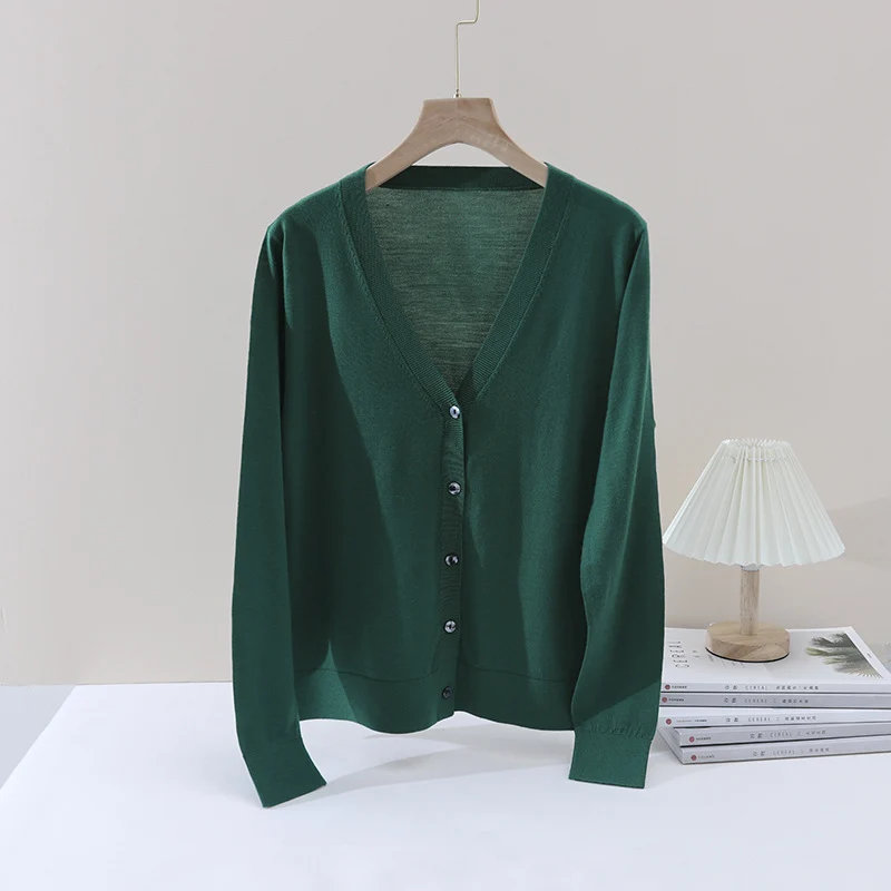 Damen Feiner V‑Ausschnitt-Cardigan aus leichtem Feinstrick mit Knopfleiste Nord Taschen