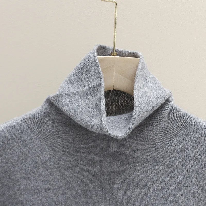 Damen Feiner Rollkragenpullover aus leichtem Feinstrick mit geripptem Saum und schmaler Silhouette Nord Taschen