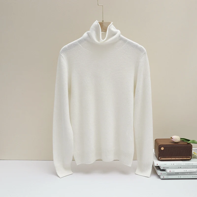 Damen Feiner Rollkragenpullover aus leichtem Feinstrick mit geripptem Saum und schmaler Silhouette Nord Taschen