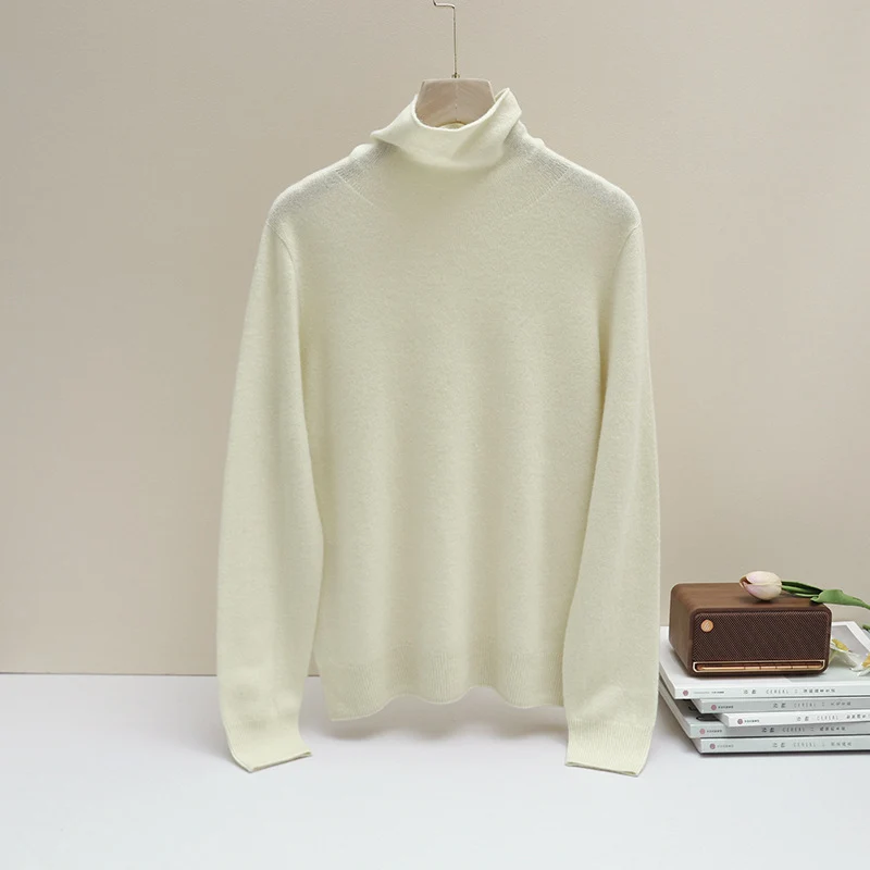 Damen Feiner Rollkragenpullover aus leichtem Feinstrick mit geripptem Saum und schmaler Silhouette Nord Taschen