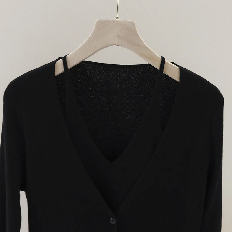 Damen feiner Rippstrick-Cardigan mit integriertem Spaghettitop und tiefem V-Ausschnitt Nord Taschen