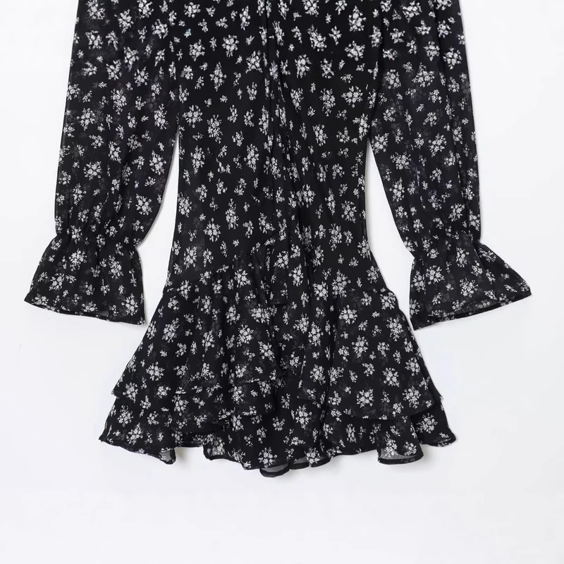Damen Wickel-Minikleid mit Volantrock, tiefem V‑Ausschnitt und Trompetenärmeln Nord Taschen
