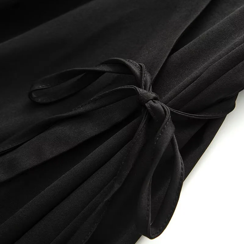 Damen Wickel‑Midikleid mit V‑Ausschnitt und Bindegürtel Nord Taschen