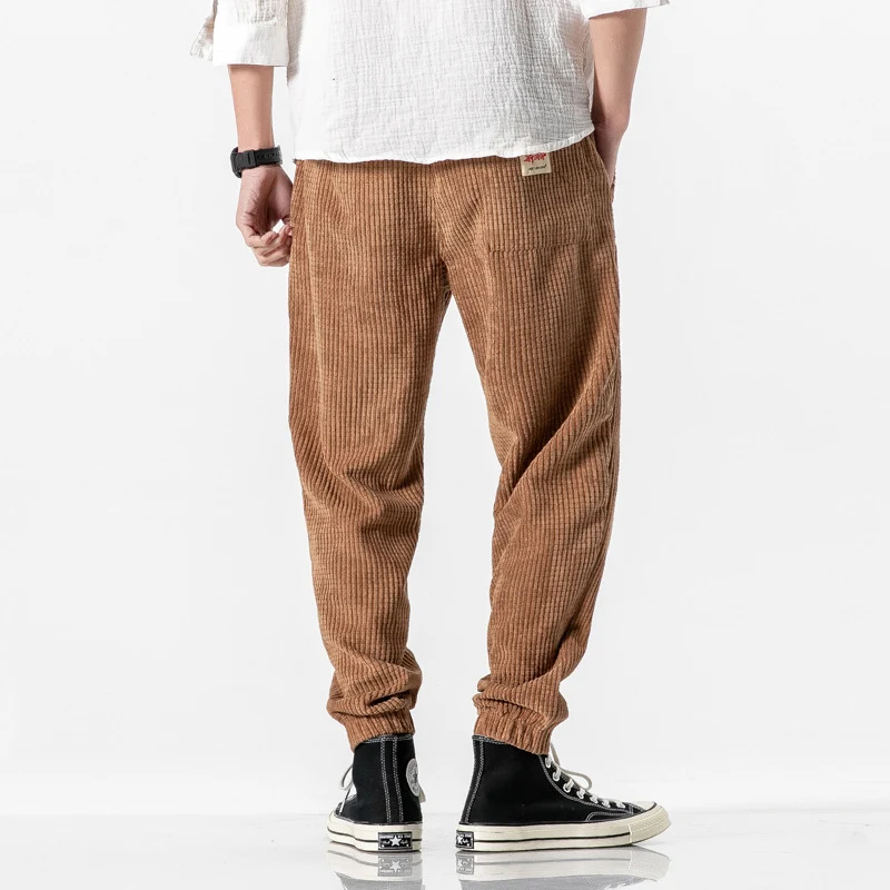 Herren Cordhose im Jogger‑Stil aus Cordvelours mit elastischem Bund und gerippten Beinabschlüssen Nord Taschen