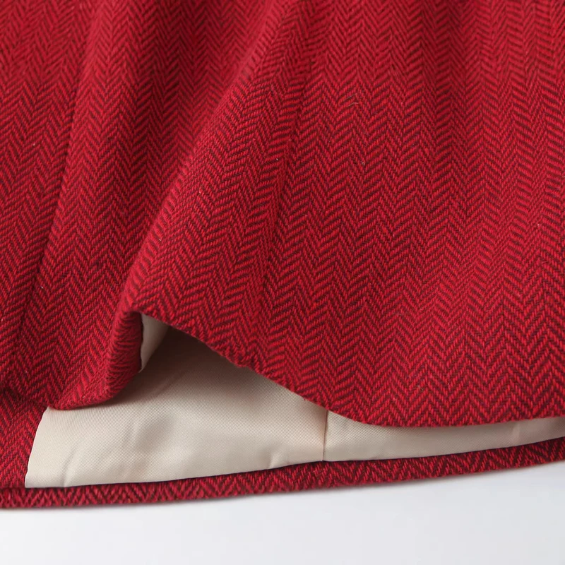 Damen Taillierte Kurzjacke mit Wickelkragen und goldener Zierschließe Nord Taschen