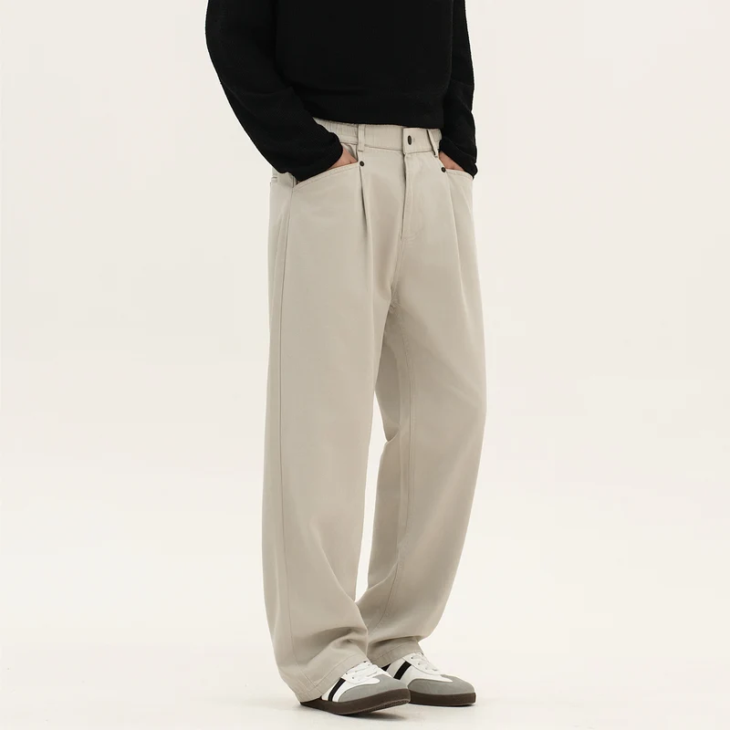 Herren weite Relax-Fit Stoffhose mit hohem Bund und geradem Bein Nord Taschen