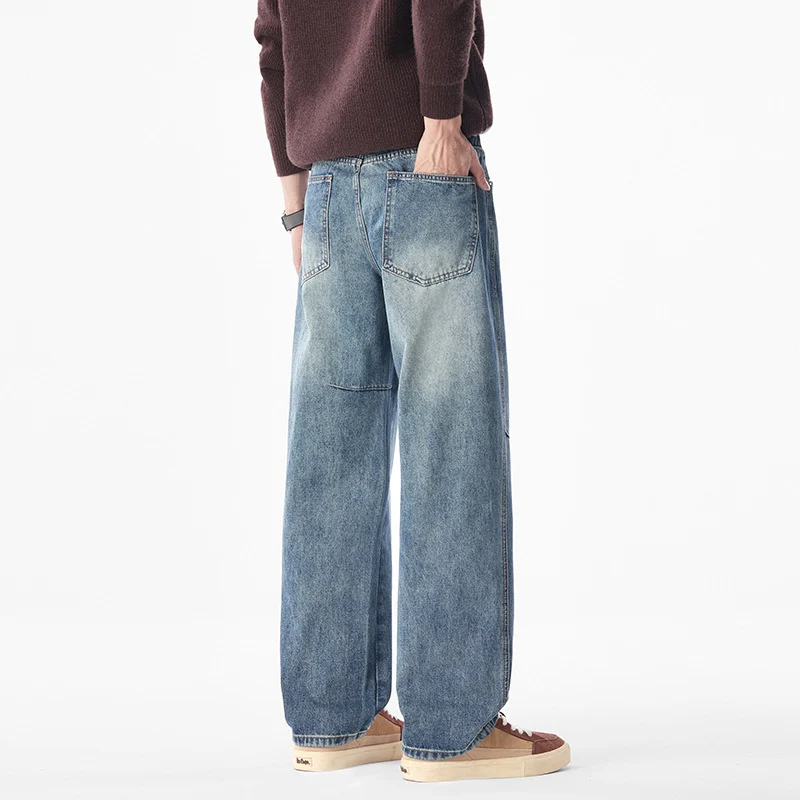 Herren Weite Denimhose mit komfortabler Bundhöhe und markanter Knie-Naht Nord Taschen