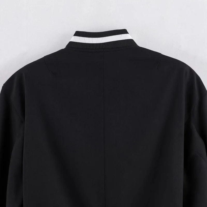 Damen Varsity‑Bomberjacke im Cropped‑Boxy‑Schnitt mit gestreiften Rippbündchen Nord Taschen