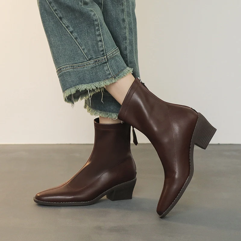 Damen Minimalistische Sock‑Ankleboot aus Glattleder mit hinterem Reißverschluss und sculpted Blockabsatz Nord Taschen