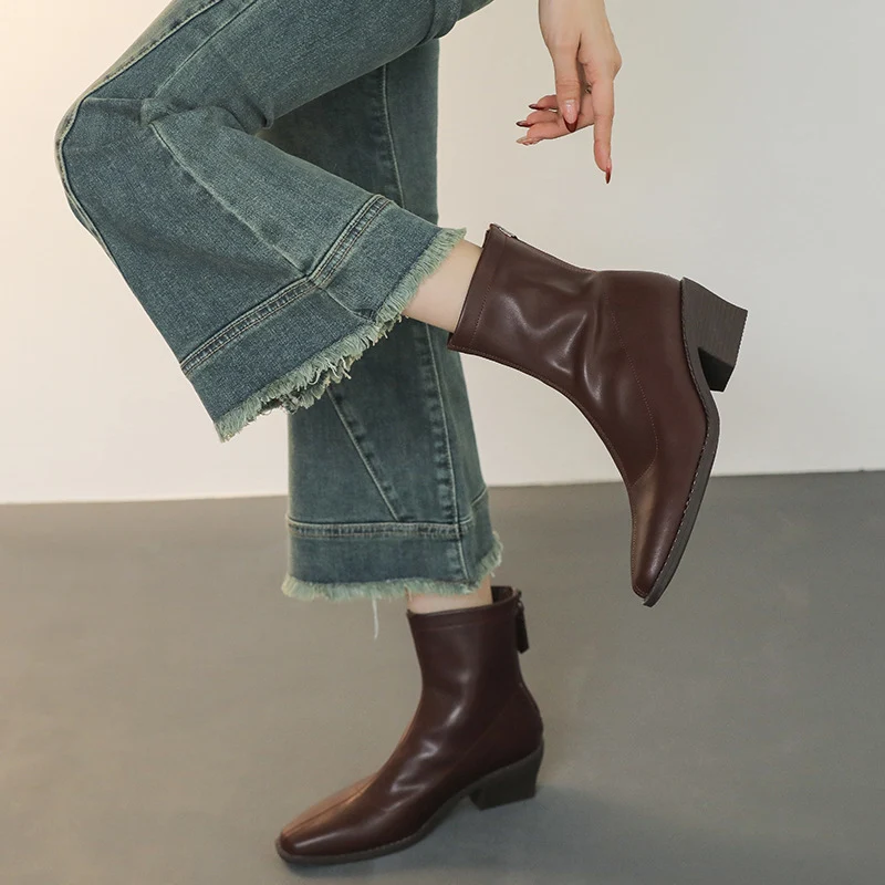 Damen Minimalistische Sock‑Ankleboot aus Glattleder mit hinterem Reißverschluss und sculpted Blockabsatz Nord Taschen