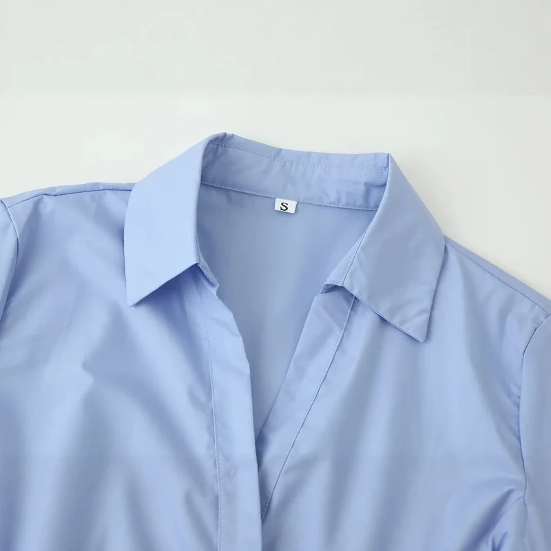 Damen Lässige Hemdbluse mit Tunnelzugtaillierung, Kentkragen und durchgehender Knopfleiste Nord Taschen