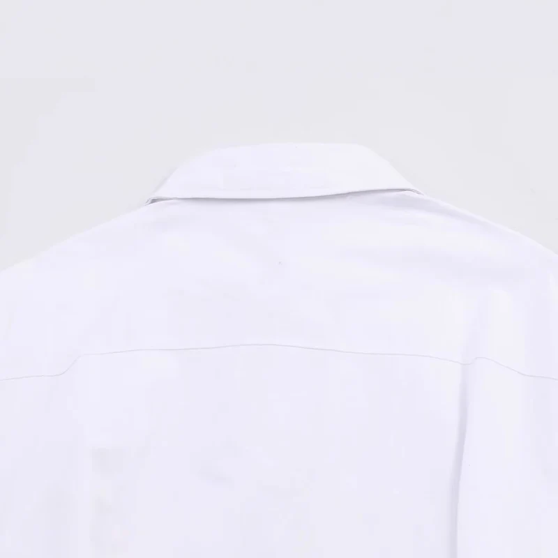 Damen Oversize-Hemdbluse mit taillierten Teilungsnähten und verlängerter Saumlinie Nord Taschen