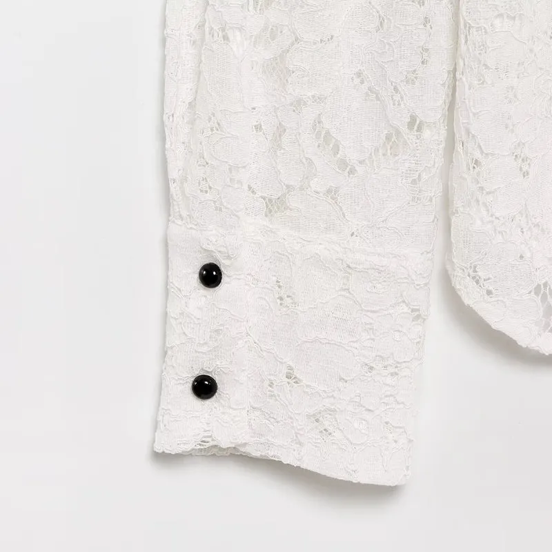 Damen Transparente Spitzenbluse mit durchgehender Zierknopfleiste und Schleifenapplikationen Nord Taschen