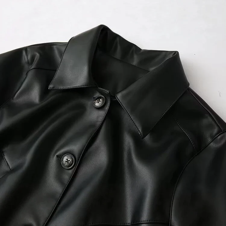 Damen Kurzjacke im Hemdstil aus veganer Glattleder-Optik mit markanten Schrägtaschen Nord Taschen