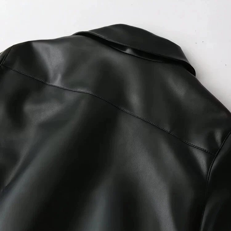 Damen Kurzjacke im Hemdstil aus veganer Glattleder-Optik mit markanten Schrägtaschen Nord Taschen