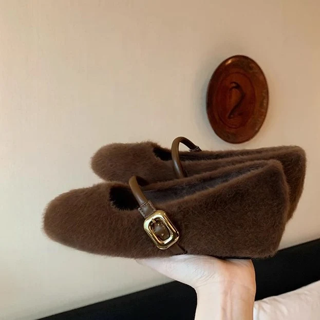 Damen Kuschelige Faux‑Fur Mary‑Jane‑Slipper mit gepolstertem Komfortfußbett und goldener Schnallenapplikation Nord Taschen